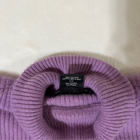 LORD & TAYLOR Womens Cashmere Turtleneck Sweater Lavender/Lilac Petite Med/Large - Picture 8 of 8